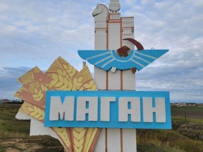 Молодые педагоги провели косметический ремонт стелы «Маган»