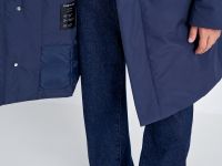 Пуховое пальто с капюшоном и отложным воротником