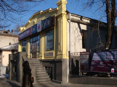 Здание, где в 1922 году в редакции газеты «Тихоокеанская звезда» работал русский писатель Аркадий Петрович Гайдар