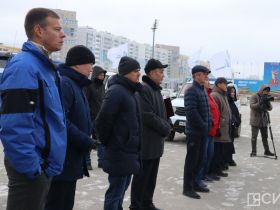 В Якутске на Комсомольской площади представили технику на газомоторном топливе