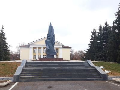 Братская могила советских воинов, погибших в период Сталинградской битвы