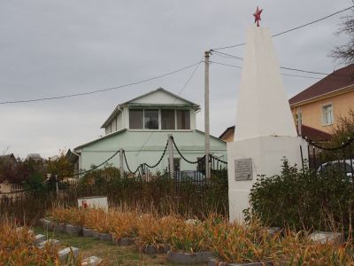 Братское кладбище воинов Приморской армии