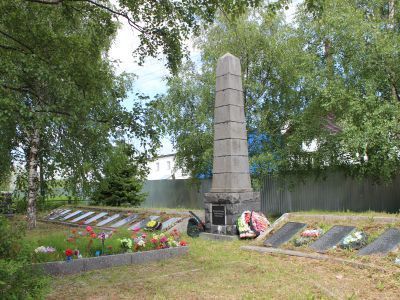 Братская могила воинов, погибших в годы Великой Отечественной войны 1941-1945 гг. и могила И.А.Григорьева-командира 1-й партизанской бригады