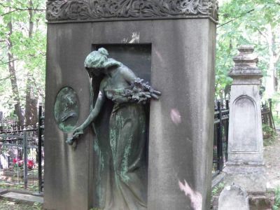 Надгробие Лили Вислиценус-Финцелберг (?)