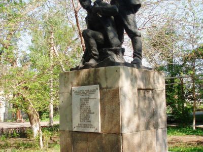 Братская могила красноармейцев, погибших в 1919 г. в боях с дутовцами