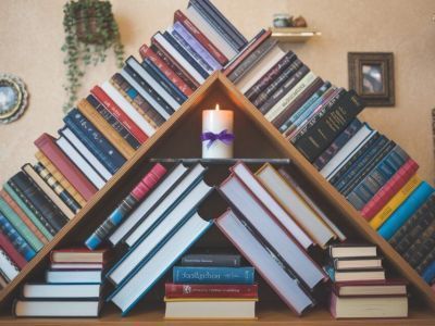 ВТБ посчитал: россияне в праздники увеличили траты на книги и цифровые развлечения