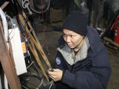 Работник ГУП ЖКХ спас детей из горящего дома