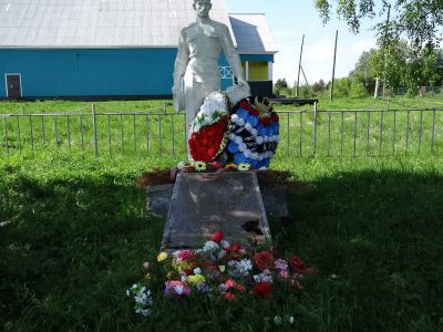 Братская могила воинов, погибших и умерших от ран в годы Великой Отечественной войны