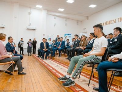 Айсен Николаев и Елена Шмелева встретились с выпускниками «Сириуса» из Якутии