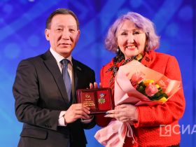 Государственные награды вручили работникам культуры Якутии