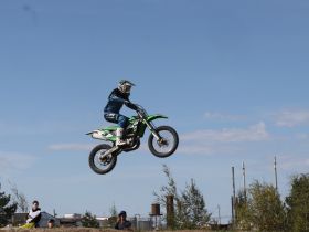 В Кысыл-Сыре прошли соревнования по мотокроссу
