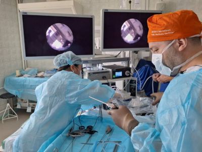 Малоинвазивные операции осваивают нейрохирурги Якутии