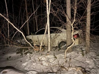 В Якутии пьяная женщина съехала с дороги и опрокинула автомобиль