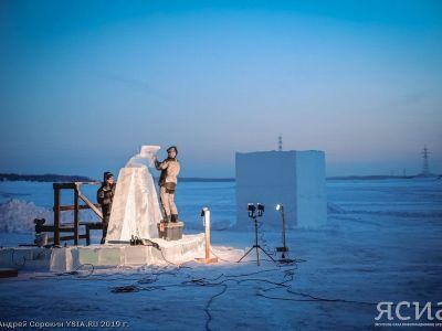 ФОТОРЕПОРТАЖ. Мастера со всего мира создают ледовые шедевры в парке «Северное сияние»
