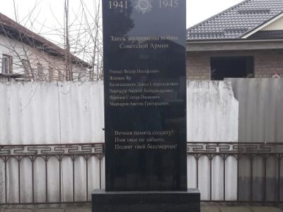 Памятник (бюст воина и женщины) погибшим воинам в Великой Отечественной войне 1941-1945 гг.
