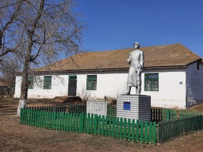 Среднеильясовский сельский клуб