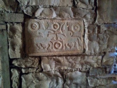 Камень со сценой битвы горцев с монголами