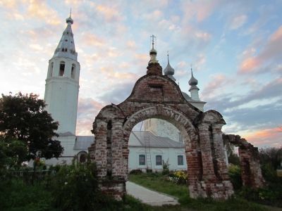 Ограда с воротами церкви Иоанна Богослова