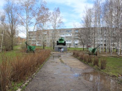 Памятник воинам-танкистам
