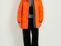 Стеганая утепленная куртка с капюшоном