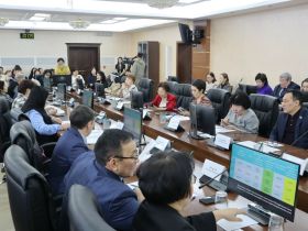 В парламенте Якутии обсудили проблемы и перспективы государственных и официальных языков