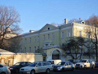 Корпус на набережной реки Яузы