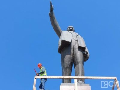 Памятник Ленину в Якутске вернут на центральную площадь в октябре