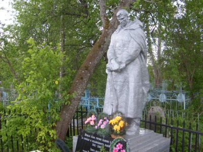 Братская могила советских воинов, павших в боях с фашистами