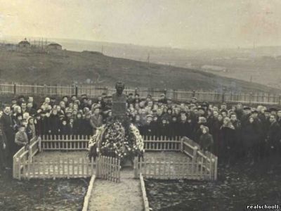 Памятник-бюст писателю И. Ф. Трусову. Бронза