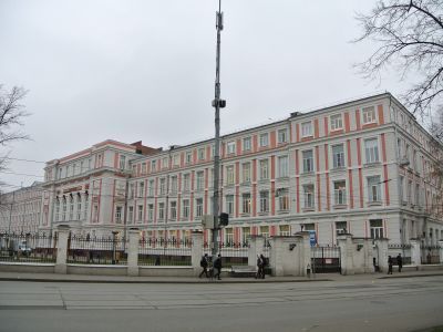 Московское инженерное училище ведомства путей сообщения (с 1913 г. - Институт инженеров путей сообщения им. Императора Николая II), 1890-е гг., арх. И.С.Китнер. С 1924 г. - Московский институт инженеров железнодорожного транспорта, где в 1941 г. формирова