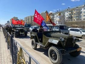 Колонна ретро-автомобилей проехала по улицам Якутска в честь 80-летия Победы
