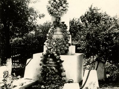 Братская могила 3 советских воинов, погибших в боях с фашистскими захватчиками