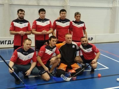 Команда «Железных дорог Якутии» победила на соревнованиях по флорболу в Алдане
