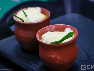 Участников фестиваля «Муус Устар» научили готовить саламат