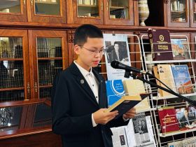 «Живи, даря себя другим»: в Якутске открыли выставку памяти Александра Миронова