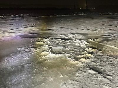 Под Нижним Бестяхом утонули два автомобиля