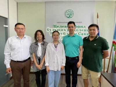 Президент Федерации шахмат Якутии встретился с чемпионками ДВФО