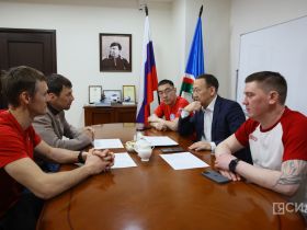 Олимпийские чемпионы Никита Крюков и Александр Бессмертных обсудили развитие лыжного спорта в Якутии