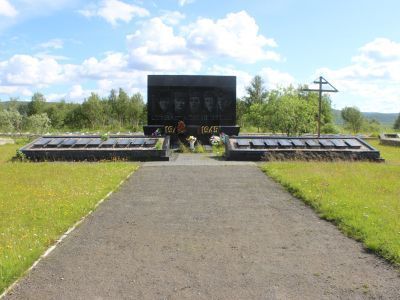 Стела на захоронении советских воинов