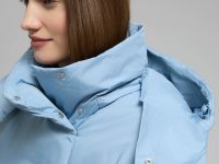 Пуховое пальто с переливающимся эффектом