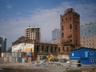 Производственный корпус с водонапорной башней товарищества "Братья Н. и В. Леонтьевы и К°"