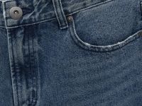 Джинсы зауженного кроя