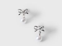 Серебристые серьги с искусственным жемчугом Глория Джинс