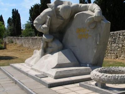 Братские могилы советских воинов