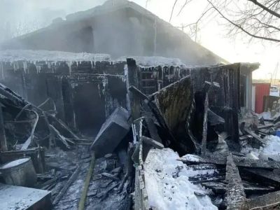 Один человек пострадал при пожаре в доме в Мирнинском районе