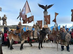 В Якутии открыли памятник Тыгын Дархану и его потомкам