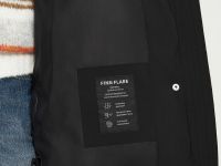 Утепленная куртка с капюшоном и воротником-стойкой