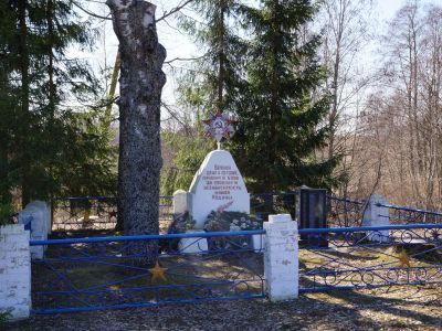 Братская могила воинов Советской Армии, погибших в 1944 г.