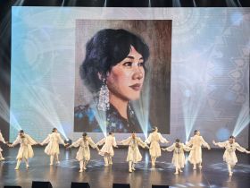 Танцующие полотна: в Якутске показали уникальный перформанс по картинам Миры Аргуновой