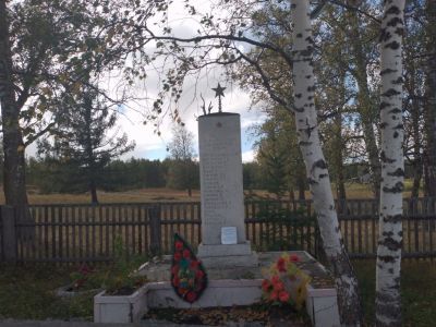 Братская могила красногвардейцев (50 чел.), погибших во время гражданской войны в 1918 г.